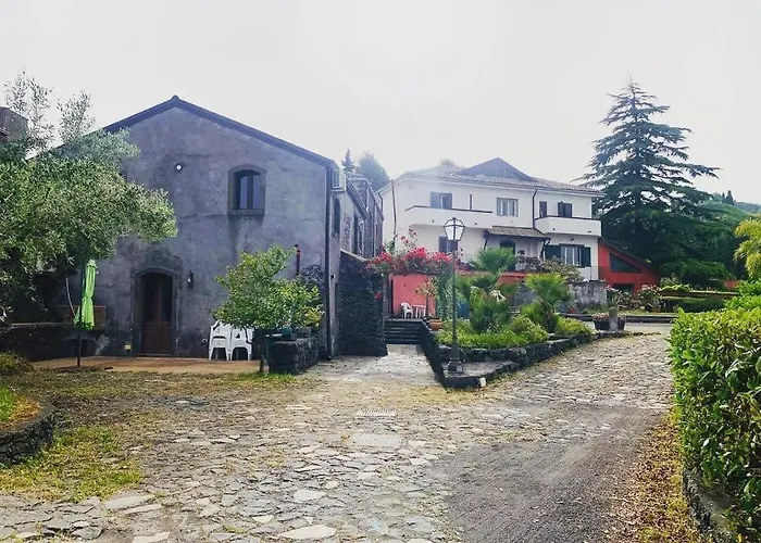 Villa Alessio - Case Vacanza Con Piscina Sull\'Etna
